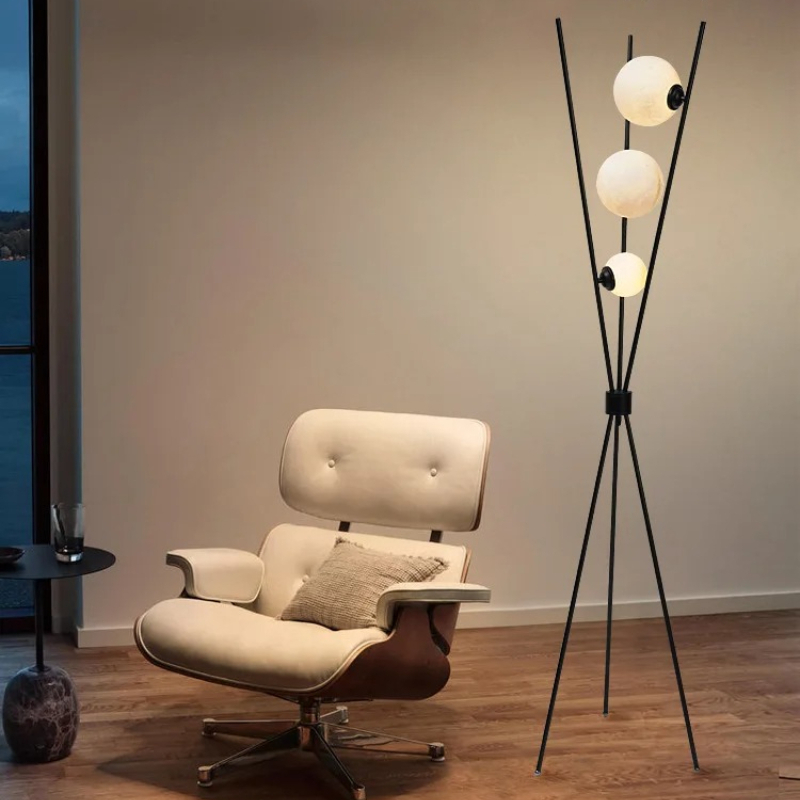 Floor Lamp Tripod - Dreibeinige Stehlampe im Monddesign, luxuriöse minimalistische